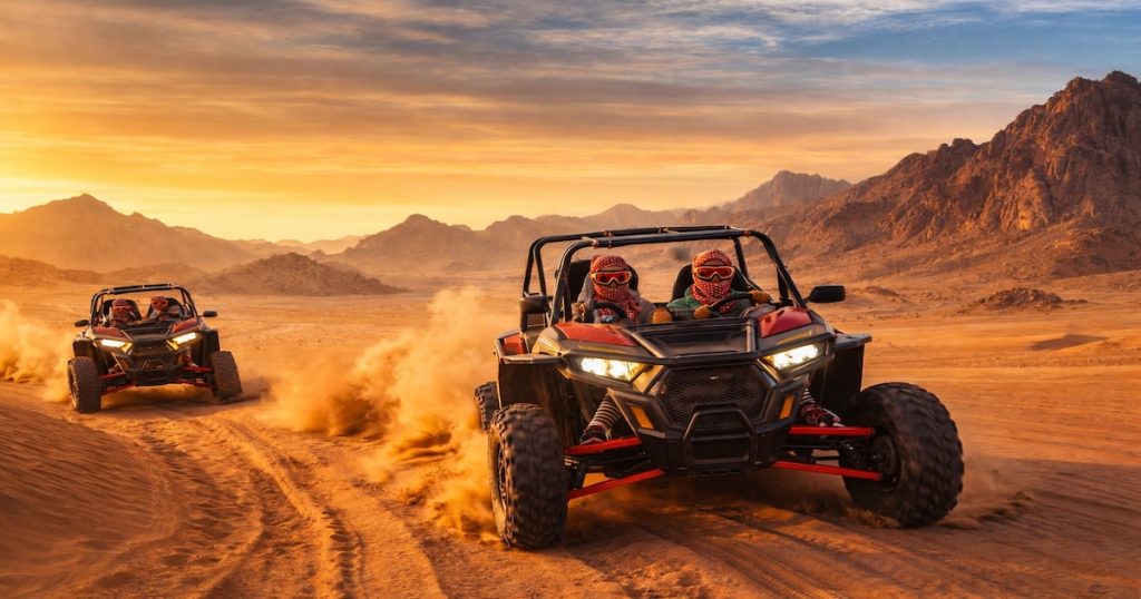Buggy safari nel deserto tra le dune del Sinai alla alba o tramonto