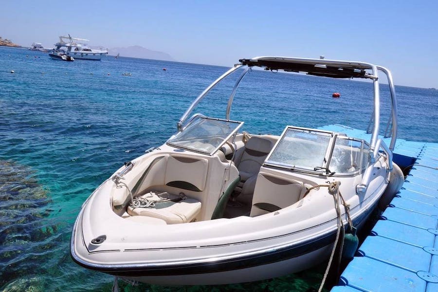 Motoscafo privato a Sharm El Sheikh nel Mar Rosso.