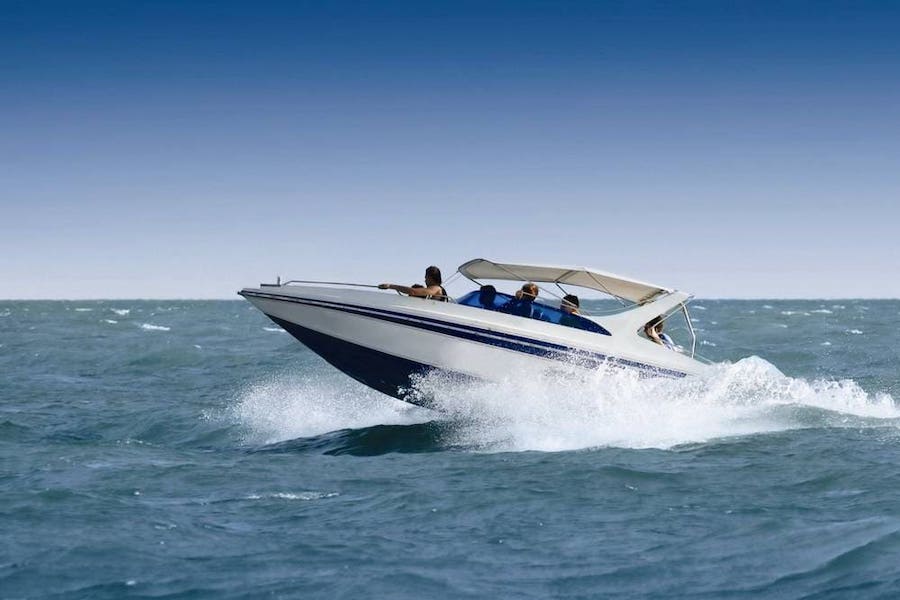 Motoscafo privato a Sharm El Sheikh nel Mar Rosso.