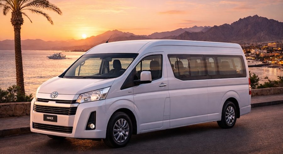 Pacchetto Transfer Serale Sharm El Sheikh con Toyota Hiace moderna sul lungomare del Mar Rosso