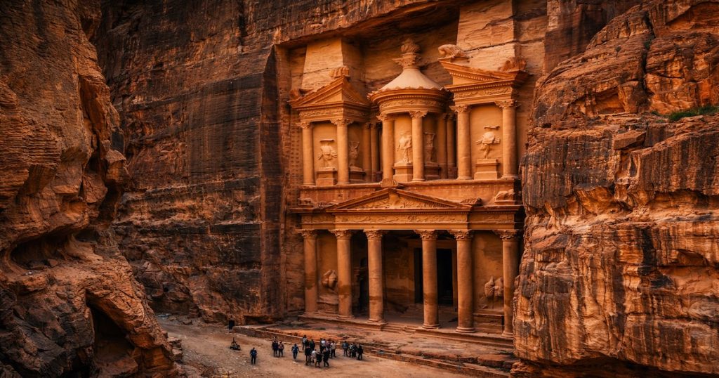 Petra da Sharm El Sheikh – Il Tesoro Al-Khazneh scolpito nella roccia rosa