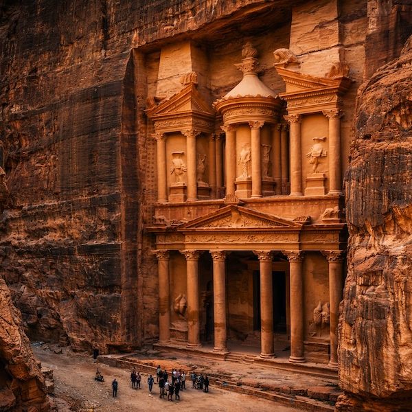 Petra da Sharm El Sheikh – Il Tesoro Al-Khazneh scolpito nella roccia rosa