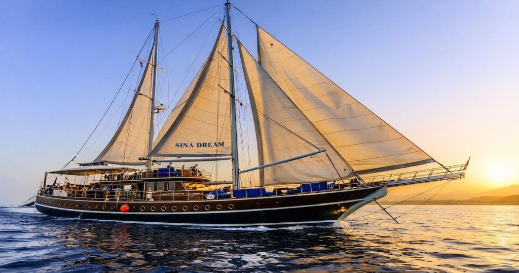 Cena Romantica sulla Barca Vela SINA DREAM a Sharm El Sheikh al tramonto