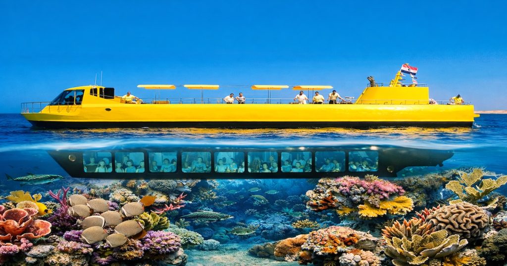 Sottomarino a Sharm El Sheikh Royal Submarine con finestre panoramiche e barriera corallina del Mar Rosso
